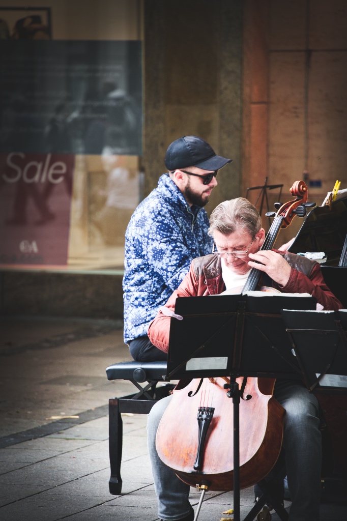 Zwei Musiker in der Innenstadt von München