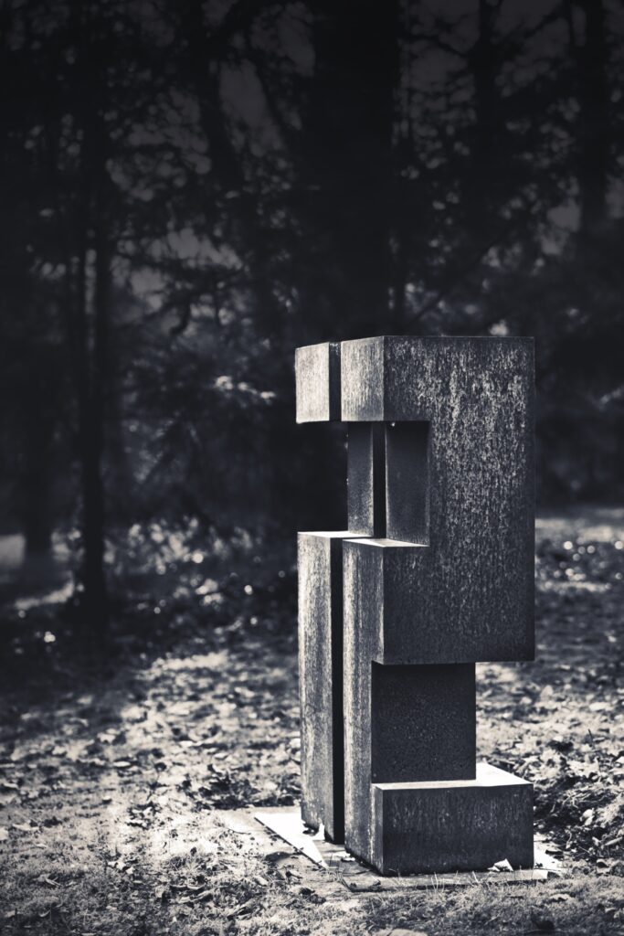 Skulptur "Umarmung" von Michael Hieronymus im Skulpturenpark im ZfP Weinsberg