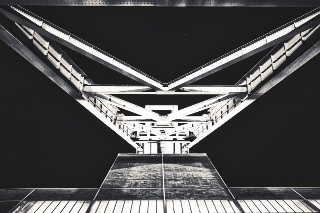 Zeche Zollverein - Stahlstruktur des Schacht XII zur Nacht